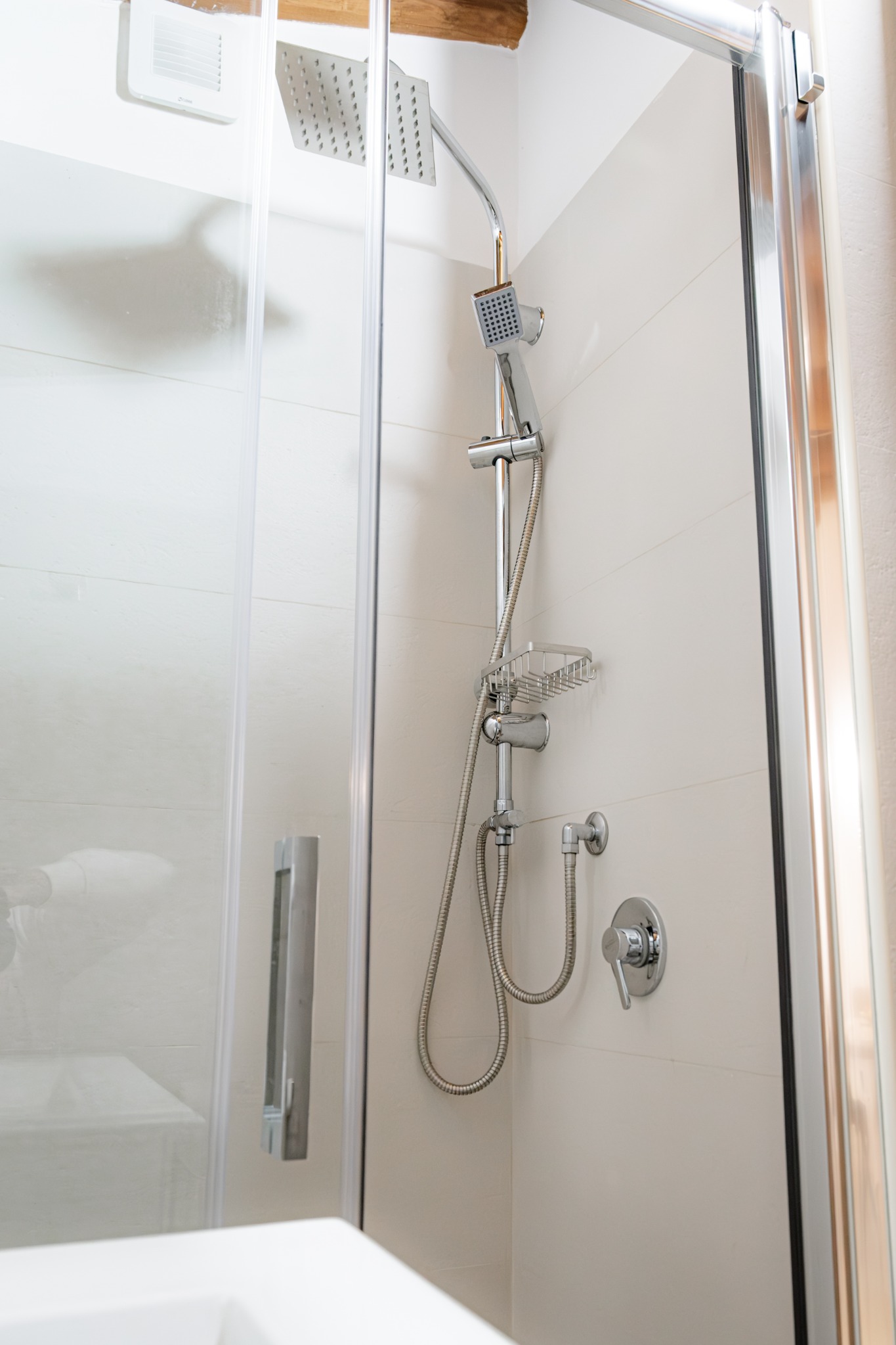 Bagno dell'appartamento con terrazza