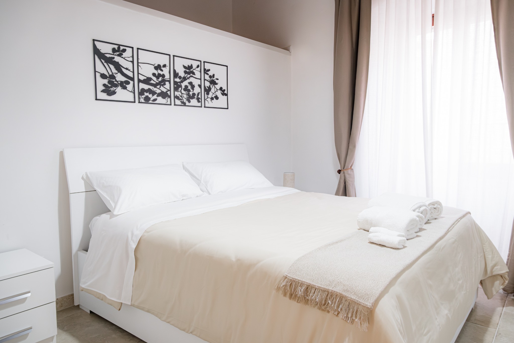 Camera da letto dell'appartamento con terrazza