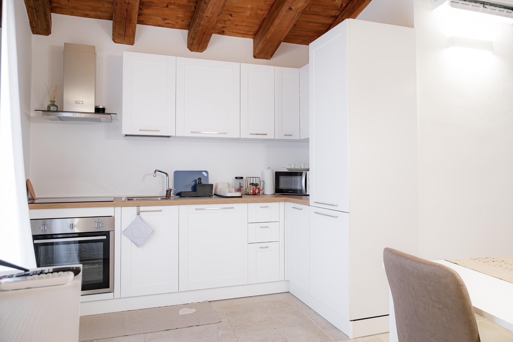 Cucina dell'appartamento con terrazza